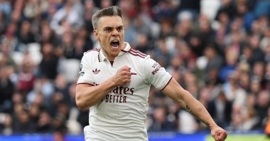 Arsenal's Leandro Trossard celebrates after scoring his side's opening goal during the Premier League soccer match between West Ham and Arsenal, London, U.K., May 10, 2026. (AP Photo)