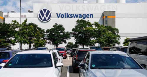 Cars are parked in front of the Zwickau Volkswagen Plant in Zwickau, eastern Germany, July 9, 2026. (AFP Photo)
