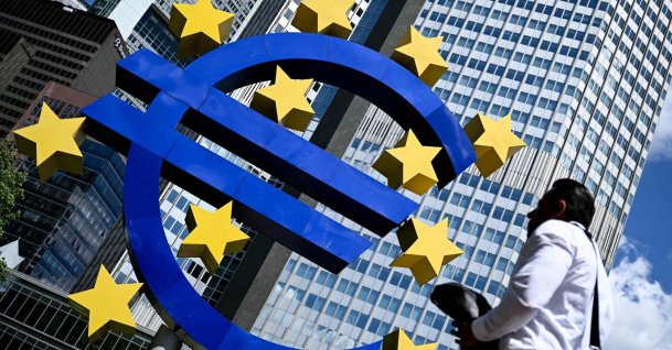 A man walks past the Euro currency sign, Frankfurt, Germany, June 9, 2026. (AFP Photo)