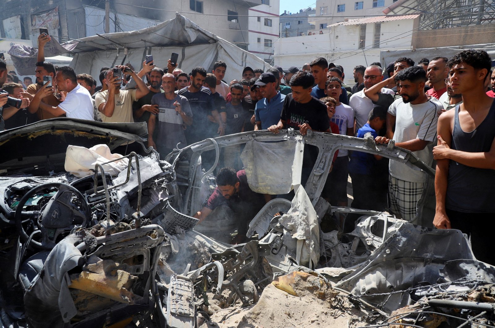 12 Gazans killed in fresh Israeli strikes as UN warns of waning aid | Daily Sabah