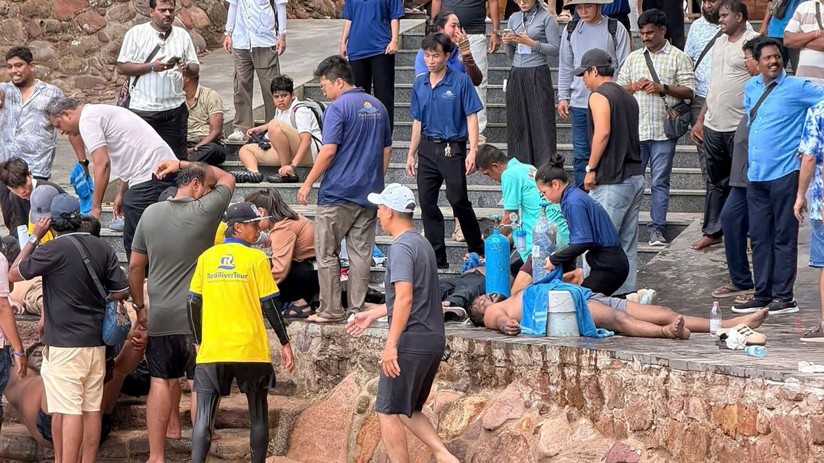 People help victims of a boating accident after a tourist vessel capsized off Phu Quoc Island, An Giang Province, Vietnam, July 11, 2026. (AFP Photo)