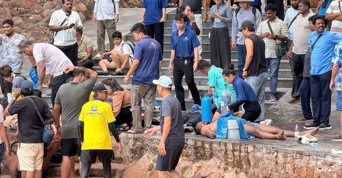 People help victims of a boating accident after a tourist vessel capsized off Phu Quoc Island, An Giang Province, Vietnam, July 11, 2026. (AFP Photo)