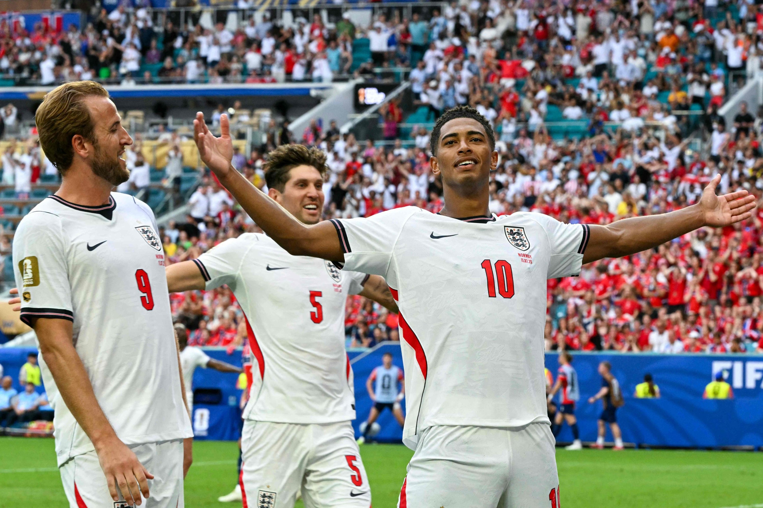 England, Argentina win to set up blockbuster World Cup semi