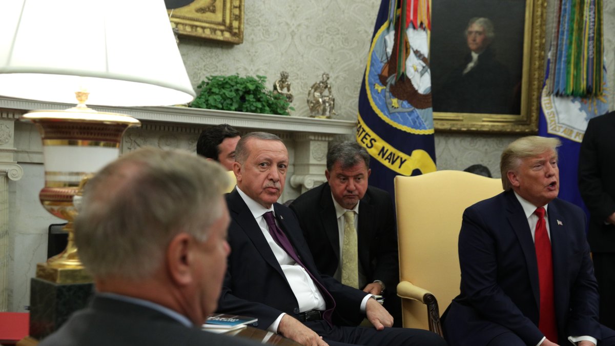 President Recep Tayyip Erdoğan looks at Lindsey Graham as he meets U.S. President Donald Trump and senators in Washington, U.S., Nov. 13, 2019. (Getty Images Photo)