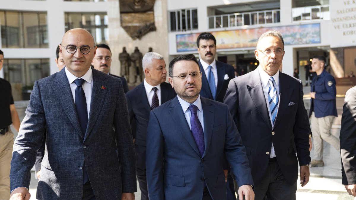 Justice Minister Akın Gürlek (C) visits a courthouse, Istanbul, Türkiye, July 10, 2026. (AA Photo)