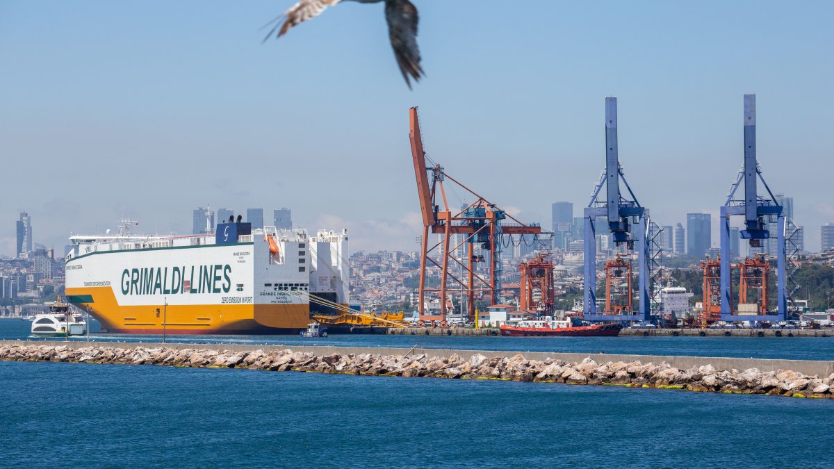 The Italian-flagged vehicle carrier Grande Inghilterra is seen docked at Haydarpaşa Port on the Asian shore of Istanbul, Türkiye, June 30, 2026. (Reuters Photo)
