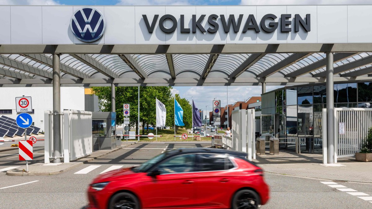 A car drives past the Zwickau Volkswagen Plant, Zwickau, eastern Germany, July 9, 2026. (AFP Photo)