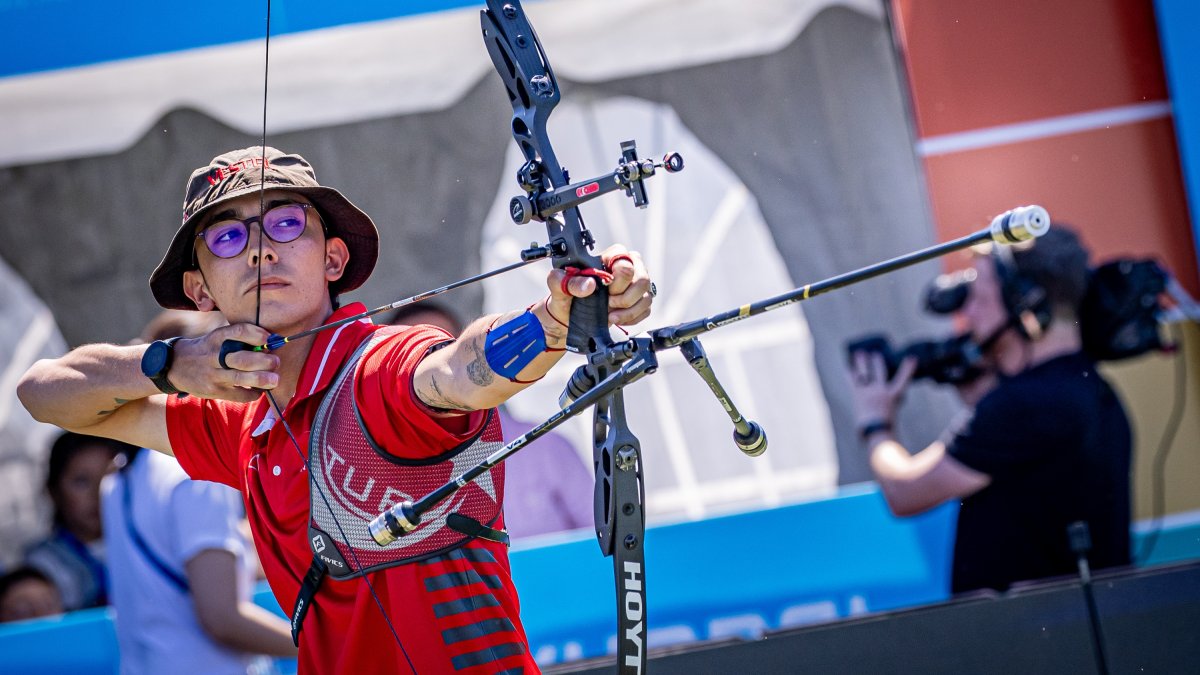 Türkiye's Mete Gazoz during the Men's recurve finals during the Archery World Cup 2025 Stage 1, in Auburndale, U.S., April 13, 2025. (Getty Images Photo)