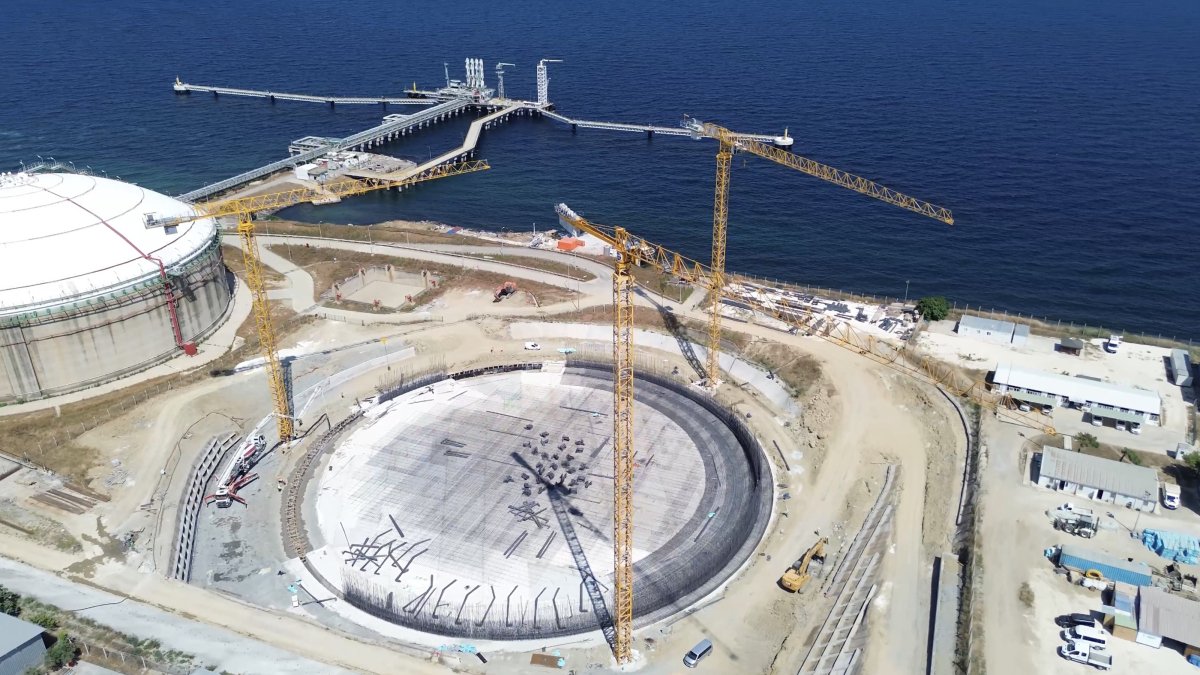 Construction cranes are seen at BOTAŞ's Marmaraereğlisi LNG Terminal, Tekirdağ, northwestern province, July 4, 2026. (AA Photo)