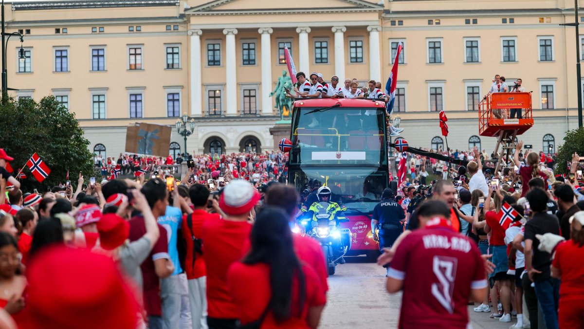 Norway's national football team is applauded by supporters at Slottsplassen after attending a reception at the palace, Oslo, Norway, July 13, 2026. (AFP Photo)