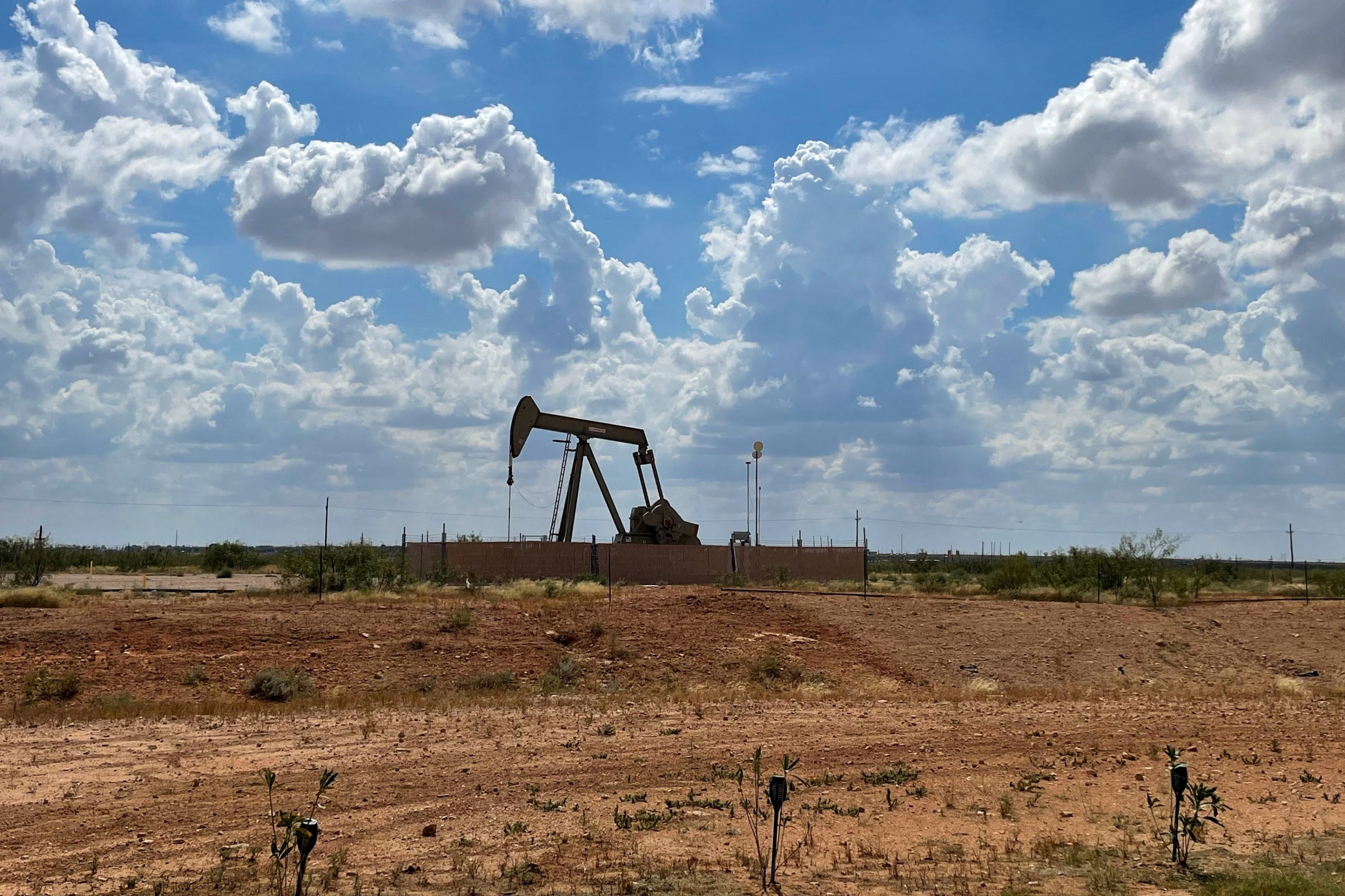 Oil hits 1-month high above $85 amid renewed US-Iran tensions