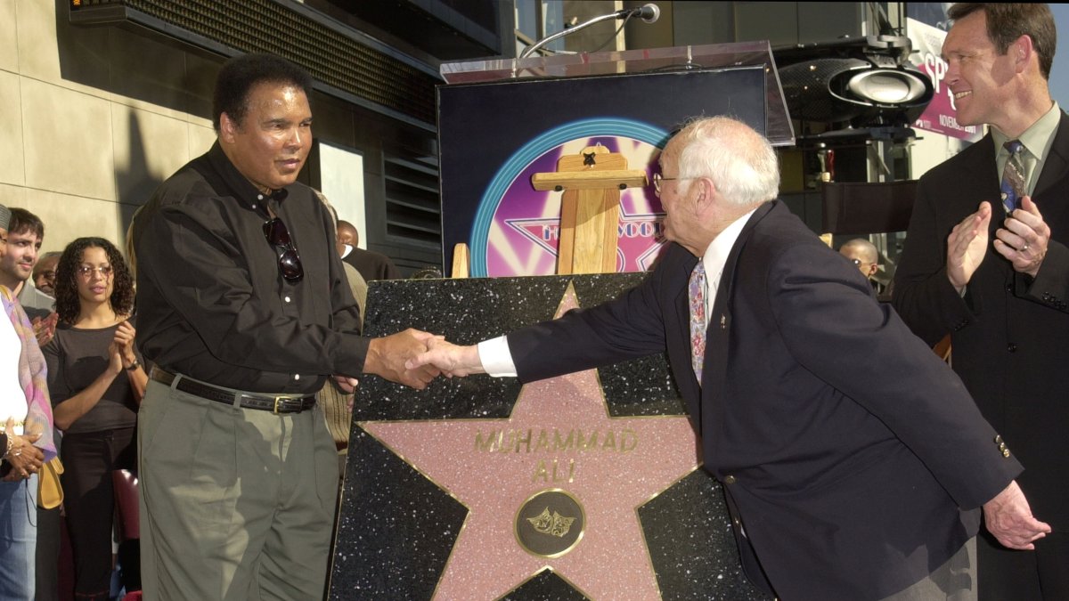 Muhammad Ali (L) receives his Hollywood Walk of Fame star from Honorary Hollywood Mayor Johnny Grant, Los Angeles, U.S., January 11, 2026. (Getty Images Photo)