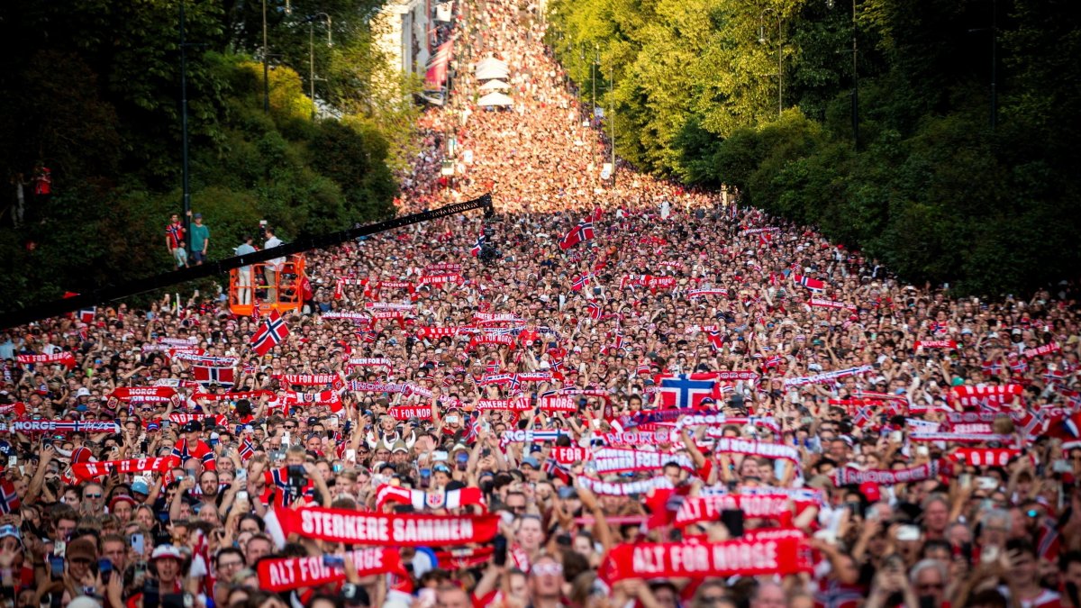 The men's national football team is greeted by the audience at Slottsplassen after returning to Norway from the USA, Oslo, Norway, July 13, 2026. (Reuters Photo)