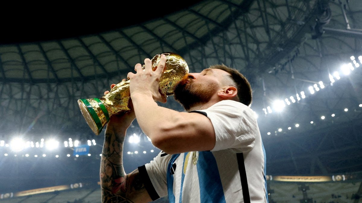 Argentina's Lionel Messi kisses the trophy as he celebrates winning the 2022 FIFA World Cup final match against France, Lusail Stadium, Lusail, Qatar, Dec. 18, 2022. (Reuters Photo)