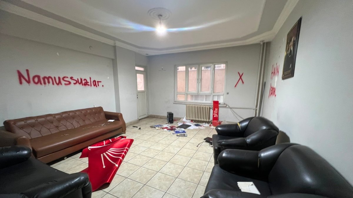 "Dishonest" scrawled on the offices of CHP trashed by the pro-Özel camp after Kılıçdaroğlu appointed a new regional chair, Batman, eastern Türkiye, July 6, 2026. (İHA Photo)