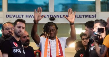 Galatasaray's new signing, Lesley Ugochukwu, waves to fans after arriving at the Atatürk Airport's General Aviation Terminal, Istanbul, Türkiye, July 13, 2026. (AA Photo)