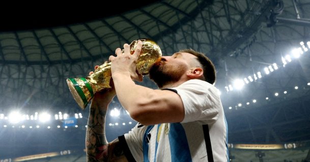 Argentina's Lionel Messi kisses the trophy as he celebrates winning the 2022 FIFA World Cup final match against France, Lusail Stadium, Lusail, Qatar, Dec. 18, 2022. (Reuters Photo)