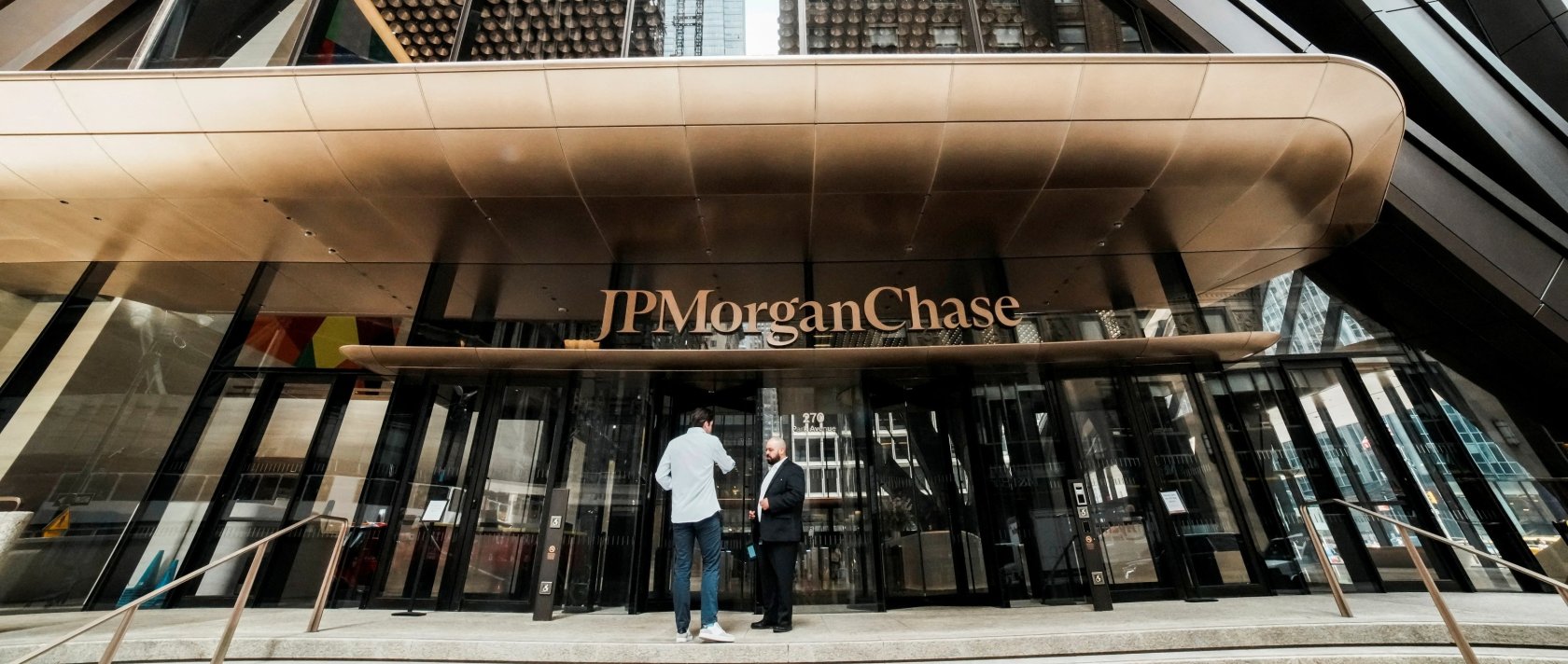 People arrive to the JPMorgan Chase &amp; Co. headquarters, New York City, U.S., April 1, 2026. (Reuters Photo)