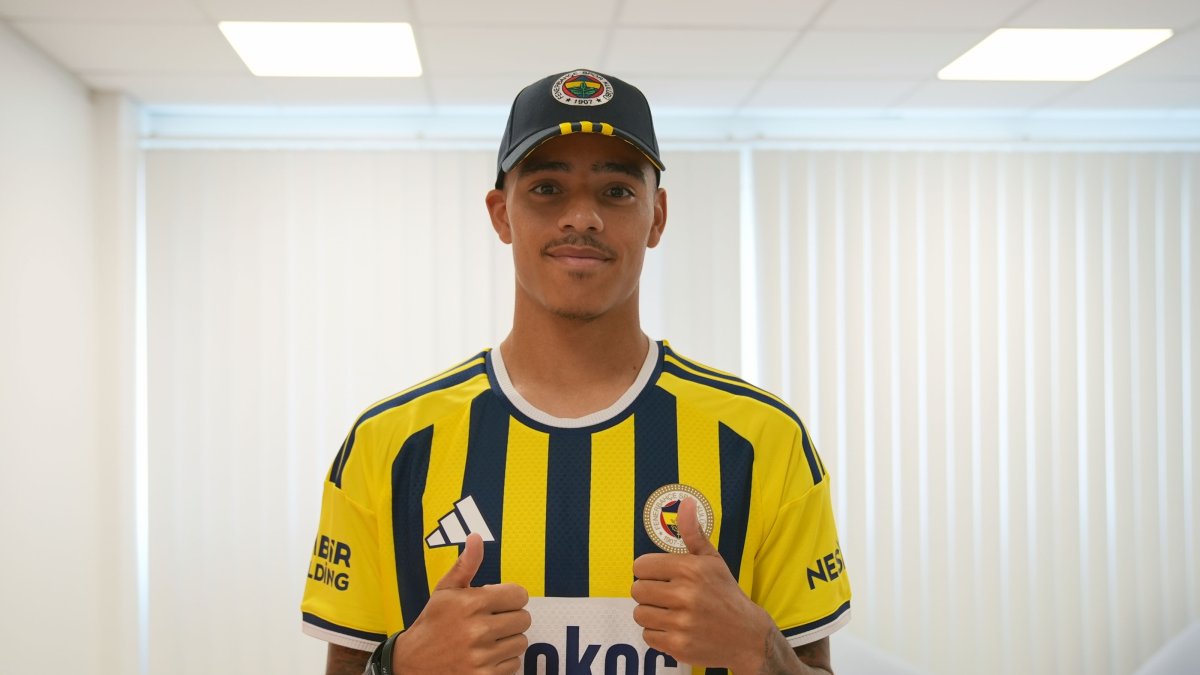 Mason Greenwood poses for a photo after signing for Fenerbahçe, Istanbul, Türkiye, July 14, 2026. (IHA Photo)