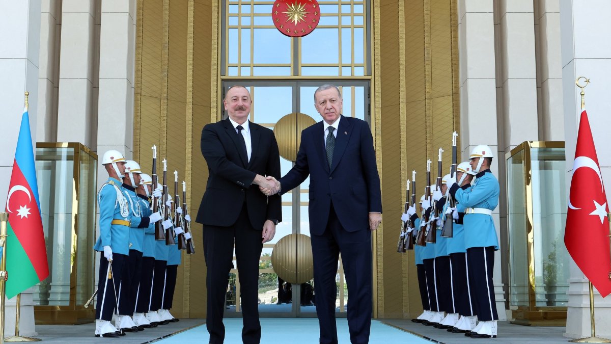 President Recep Tayyip Erdoğan shakes hands with Azerbaijani President Ilham Aliyev (L) outside the Presidential Complex, Ankara, Türkiye, June 10, 2024. (AA Photo)