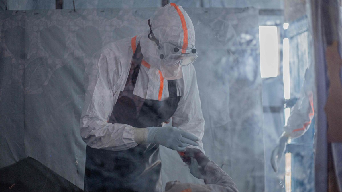 A doctor provides care to a patient with Ebola virus disease at the Rwampara Ebola Treatment Centre (ETC) in Bunia, Ituri, DR Congo, July 13, 2026. (AFP Photo)