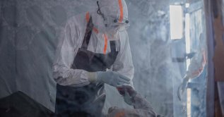 A doctor provides care to a patient with Ebola virus disease at the Rwampara Ebola Treatment Centre (ETC) in Bunia, Ituri, DR Congo, July 13, 2026. (AFP Photo)
