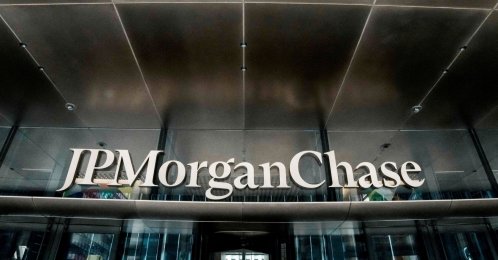 The JPMorgan Chase &amp; Co. logo is seen on one of the headquarters' entrances, New York City, U.S., April 1, 2026. (Reuters Photo)