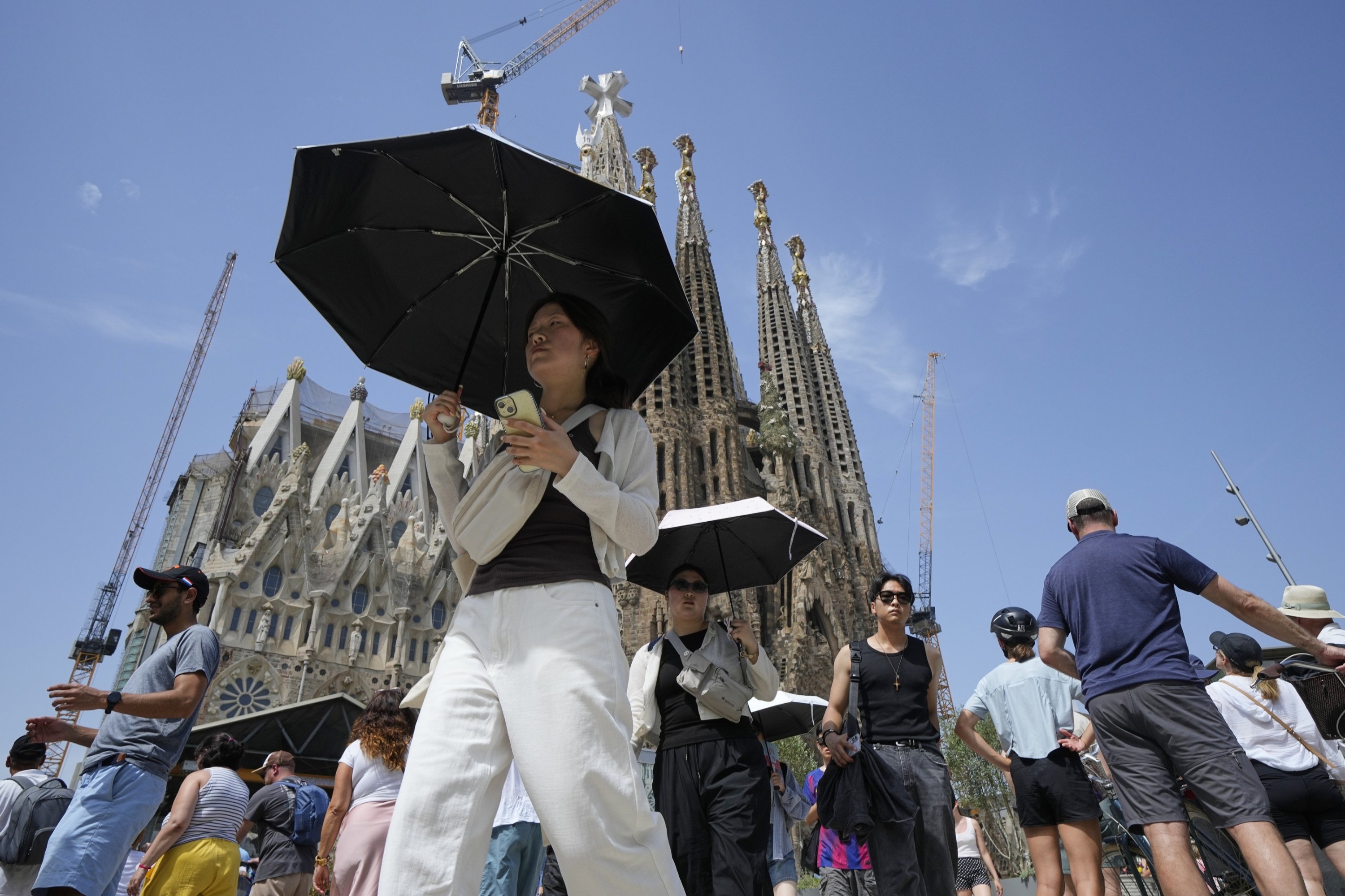 Too hot to travel? How heat waves are reshaping Europe’s tourism