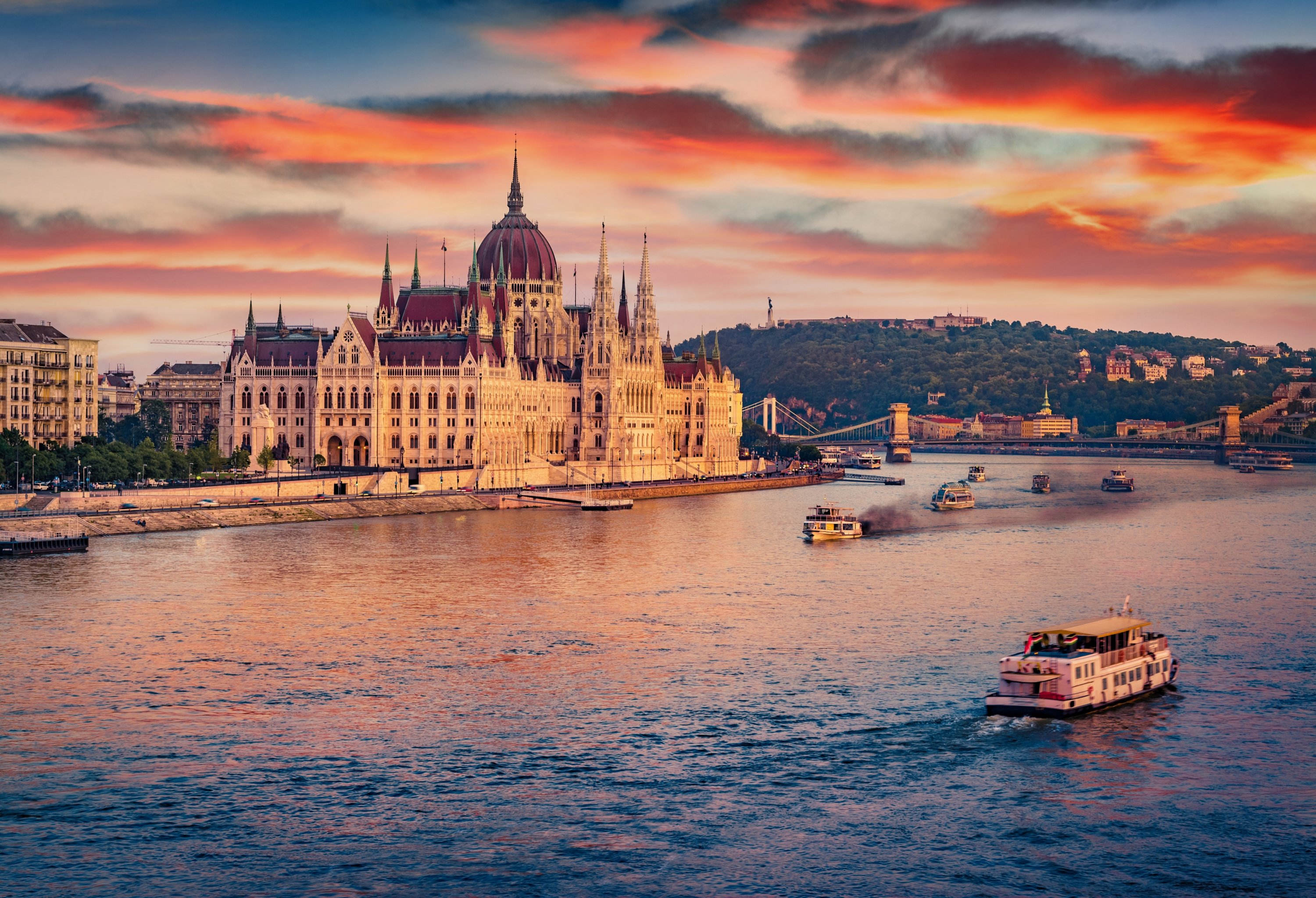 Near-record low Danube levels halt cruises, hit Hungary tourism