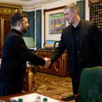 Ukraine's President Volodymyr Zelenskyy and then-newly appointed Defense Minister Mykhailo Fedorov shake hands before their meeting, Kyiv, Ukraine, Jan. 14, 2026. (Reuters Photo)