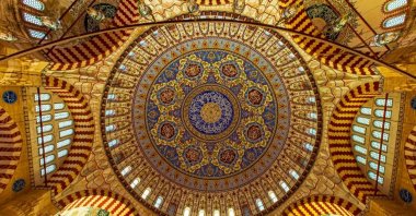 A view of the dome decorations of Selimiye Mosque, Edirne, Türkiye, Oct. 26, 2015. (Shutterstock Photo)