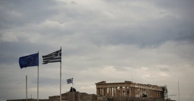 An EU and a Greek flag flutter in front of the temple of the Parthenon in Athens, Greece, May 22, 2016. (AP Photo)
