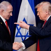 U.S. President Donald Trump points his finger toward Israeli Prime Minister Benjamin Netanyahu as they shake hands during a press conference after meeting at Trump's Mar-a-Lago club in Palm Beach, Florida, U.S., Dec. 29, 2025. (Reuters Photo)