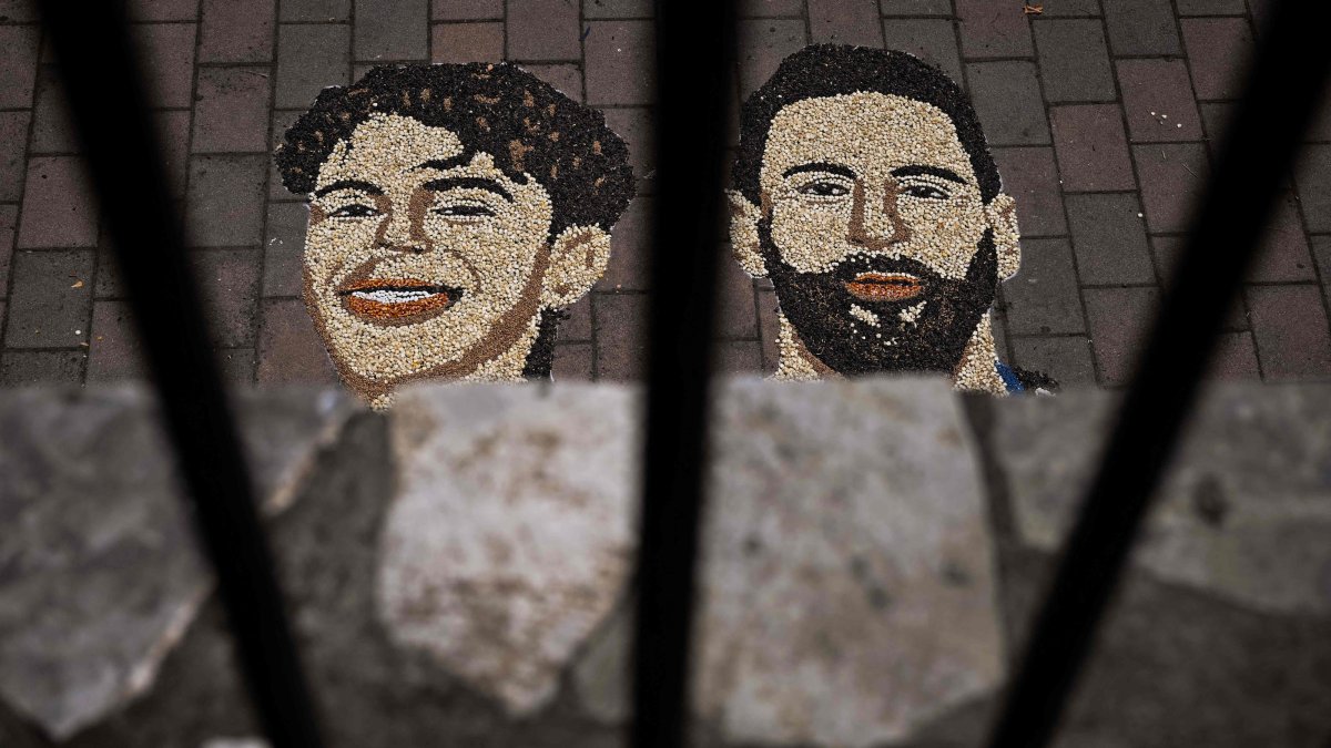 A mosaic made by Kosovar artist Alkent Pozhegu with grain and seeds, and depicting Argentina's Lionel Messi (R) and Spain's Lamine Yamal, Gjakova, Kosovo, July 16, 2026. (AFP Photo)