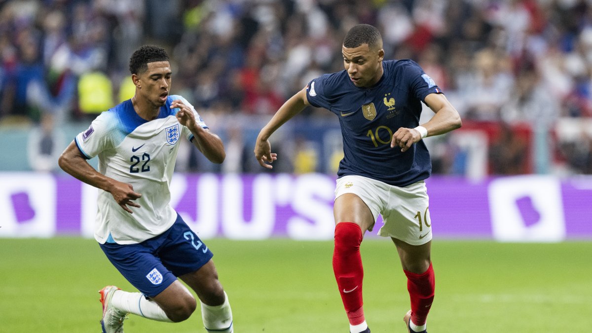 England's Jude Bellingham and France's Kylian Mbappe during the 2022 Qatar World Cup quarterfinal match at Al Bayt Stadium, Al Khor, Qatar, Dec. 10, 2022. (Getty Images Photo)