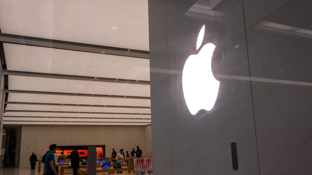 People shop in an Apple store in lower Manhattan, New York City, U.S., June 25, 2026. (AFP Photo)