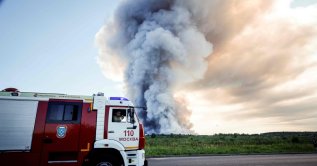 Firefighters drive past the smoke of a fire at the Russian e-commerce firm Wildberries' logistics complexes in the town of Elektrostal, Moscow, Russia, July 18, 2026. (AFP Photo)