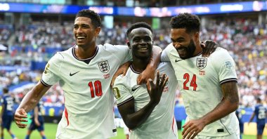 England's forward Bukayo Saka (C) celebrates scoring his team's fifth goal with teammates midfielder Jude Bellingham (L) and defender Reece James during the 2026 World Cup football tournament third-place match between France and England at the Miami Stadium, Miami, U.S., July 18, 2026. (AFP Photo)