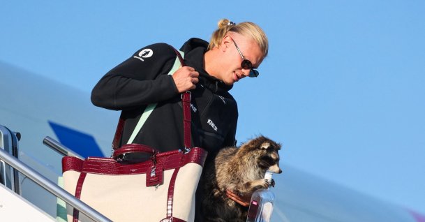 Norway's striker Erling Braut Haaland carries a taxidermy raccoon as he gets off the plane, Oslo, Norway, July 13, 2026. (AFP Photo)