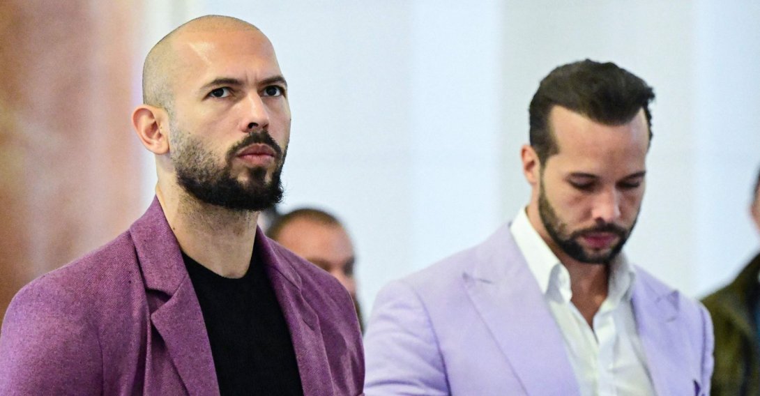 Andrew Tate (L) and his brother Tristan Tate are pictured inside The Court of Appeal in Bucharest, Romania, Dec. 10, 2024. (AFP Photo)