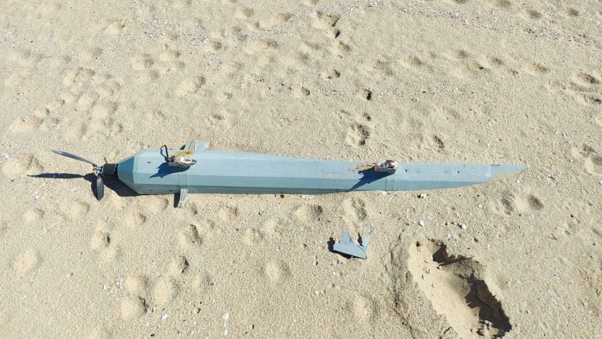 The wreckage of a suspected kamikaze drone is seen on Karaburun Beach, Istanbul, Türkiye, July 20, 2026. (IHA Photo)