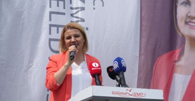 Izmit Mayor Fatma Kaplan Hürriyet speaking at an event, Izmit, Kocaeli, Türkiye. (İHA Photo)