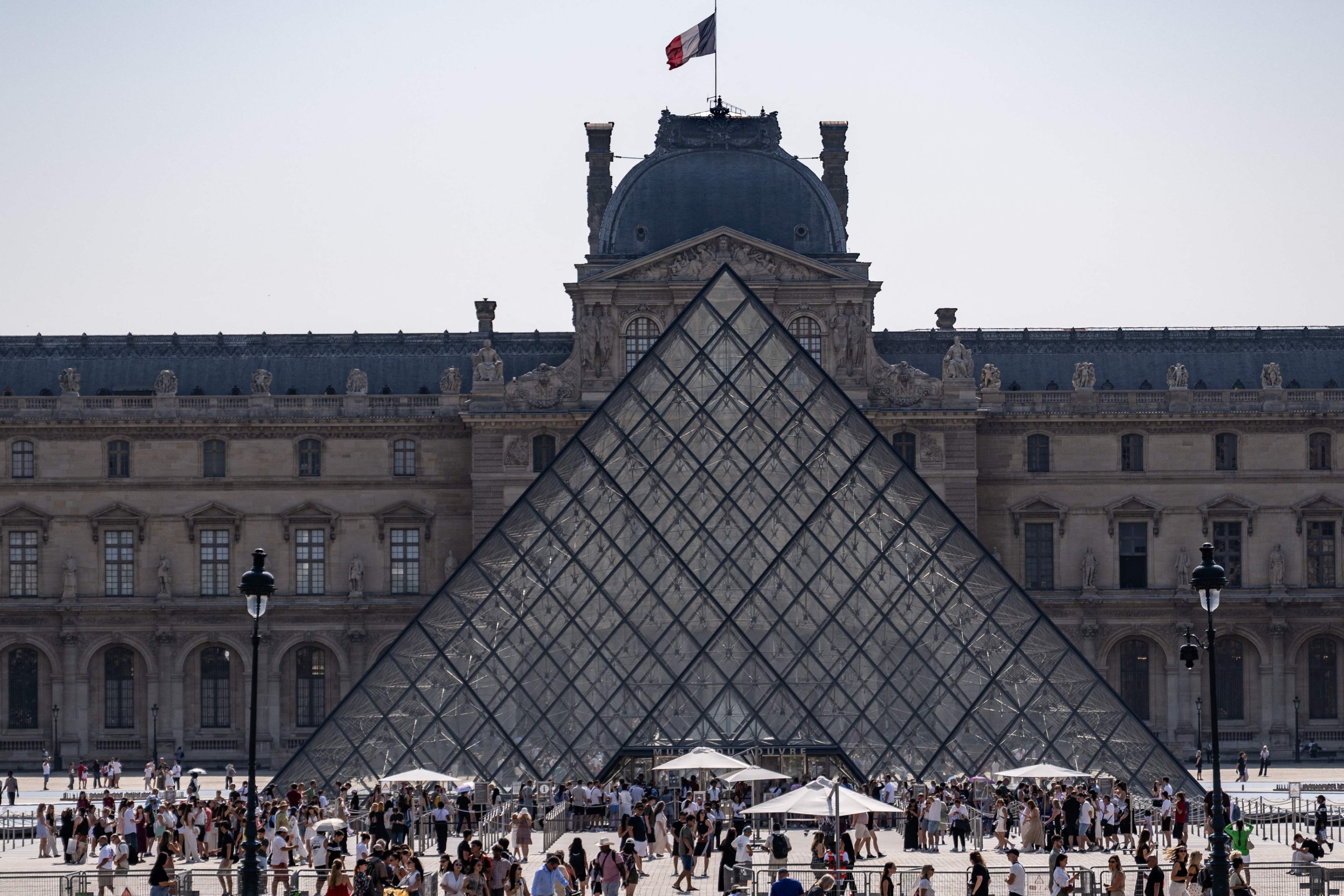 Apollo gallery reopens empty after historic Louvre heist