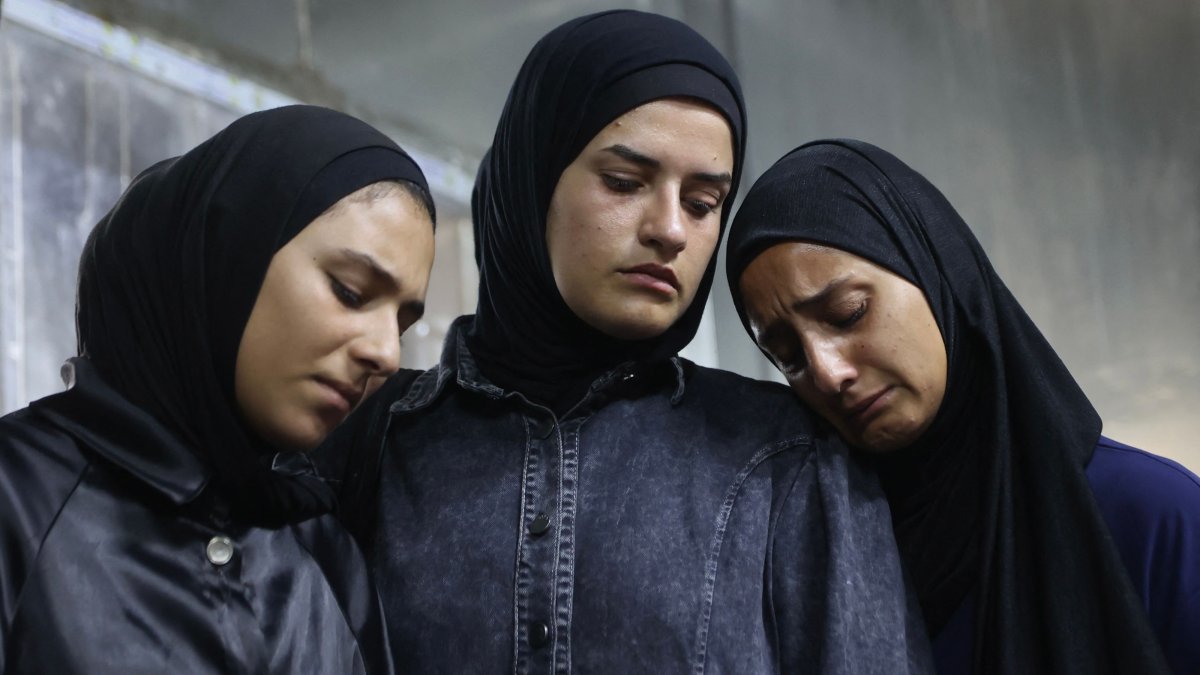 Mourners weep next to the body of one of the Palestinians who died in an Israeli airstrike in the Sabra neighborhood of Gaza City, Palestine, July 21, 2026. (AFP Photo)