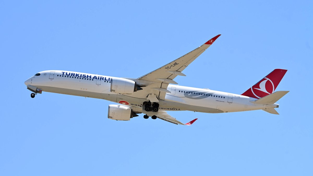 A Turkish Airlines Airbus A359-900 is seen above the Rome Fiumicino Leonardo da Vinci International Airport, Italy, May 1, 2026. (Reuters Photo)