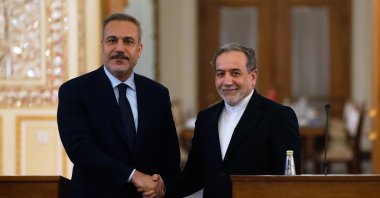 Foreign Minister Hakan Fidan (L) and his Iranian counterpart Abbas Araghchi shake hands at the conclusion of their joint news briefing after their meeting, Tehran, Iran, Nov. 30, 2025. (AP Photo)