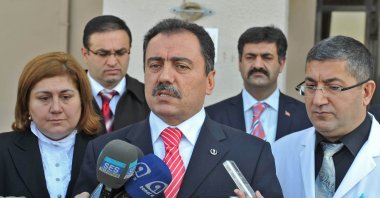 Muhsin Yazıcıoğlu speaks to journalists, Ankara, Türkiye, Jan. 15, 2009. (Shutterstock Photo)