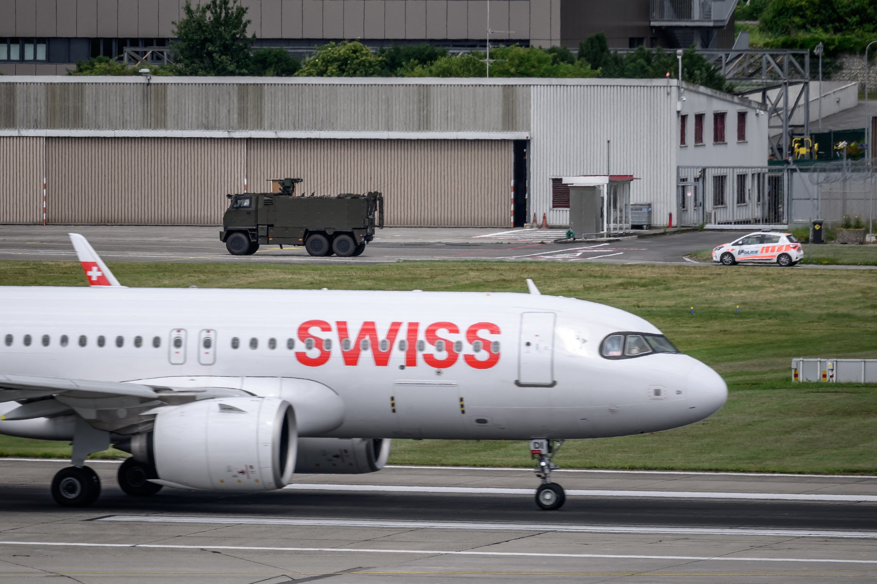 SWISS removes 2 allegedly drunk pilots before Geneva flight