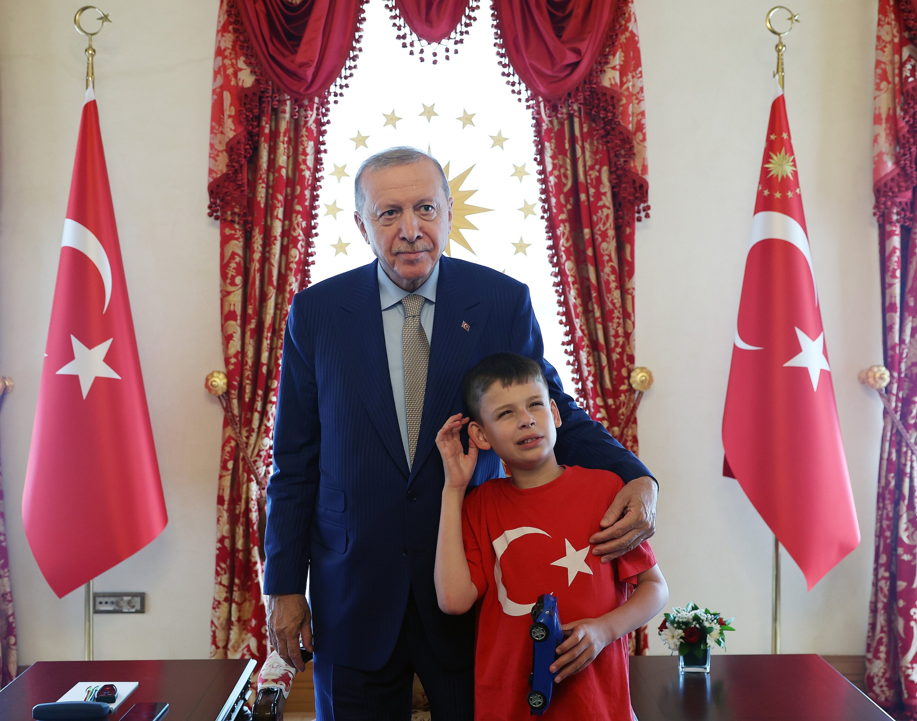 Erdoğan meets UK boy behind ‘Cake Not Hate’ campaign