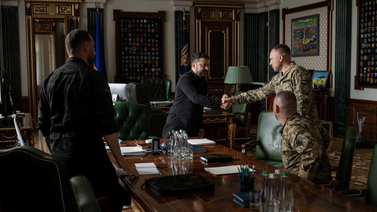 Ukraine's President Volodymyr Zelenskyy meets with Maj. Gen. Mykhailo Drapatyi in Kyiv, Ukraine, July 20, 2026. (Reuters Photo)